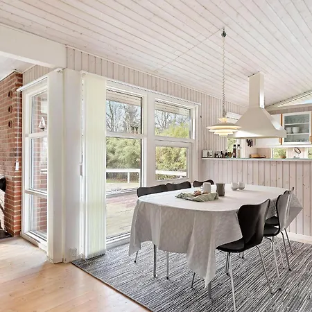 Stunning Home In Hornbaek With Wifi בית נופש