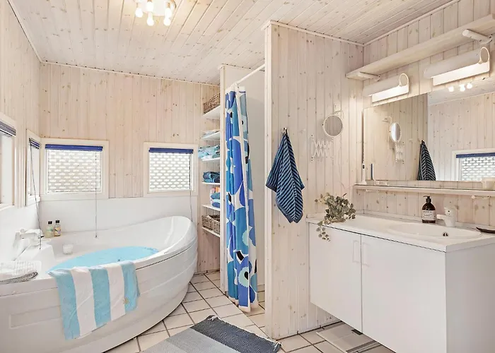 3 Bedroom Stunning In Casa vacanze Hornbæk